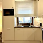 Chlodna Premium 2-bedroom Apartment, Center 아파트