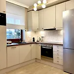 Chlodna Premium 2-bedroom Apartment, Center