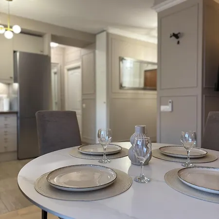 Chlodna Premium 2-bedroom Apartment, Center 바르샤바