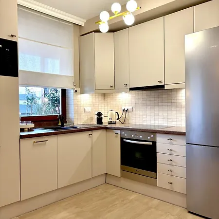 Chlodna Premium 2-bedroom Apartment, Center