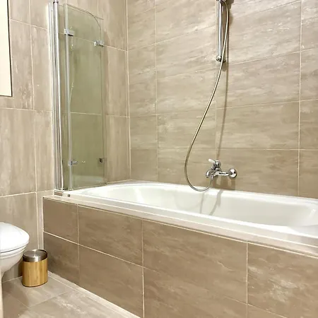 Chlodna Premium 2-bedroom Apartment, Center * Varsóvia