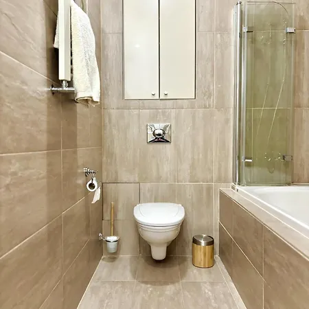 Apartamento Chlodna Premium 2-bedroom Apartment, Center Varsóvia