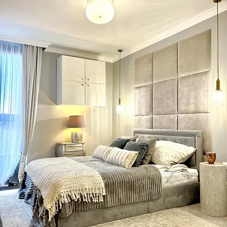 Chlodna Premium 2-bedroom Apartment, Center *