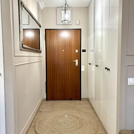 Chlodna Premium 2-bedroom Apartment, Center