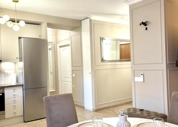 Chlodna Premium 2-bedroom Apartment, Center * Warschau