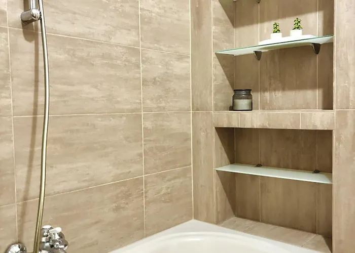 Apartment Chlodna Premium 2-bedroom Apartment, Center