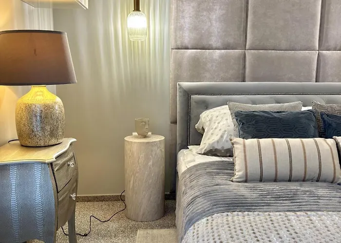 Apartment Chlodna Premium 2-bedroom Apartment, Center