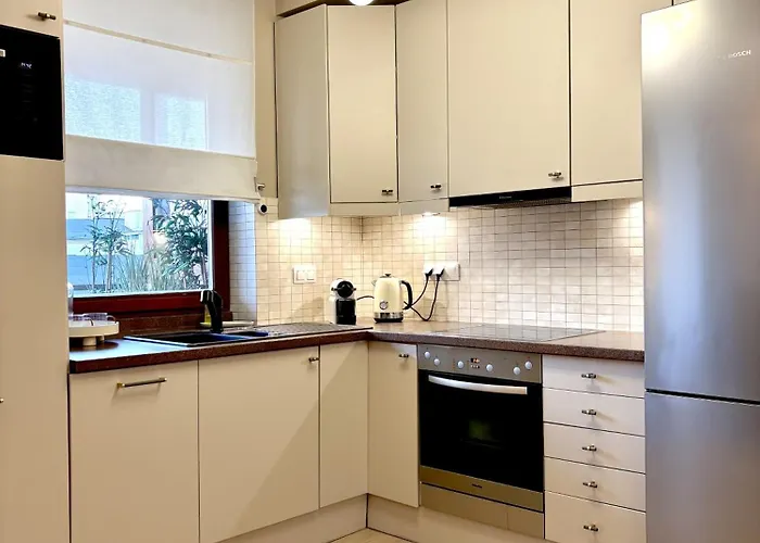 Chlodna Premium 2-bedroom Apartment, Center