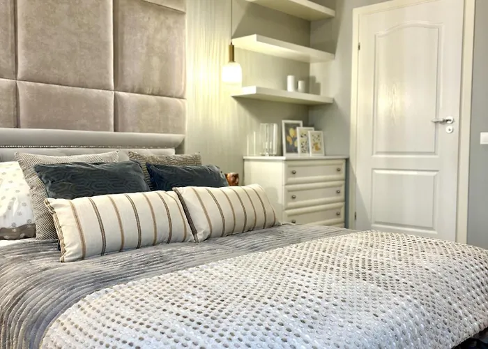 Chlodna Premium 2-bedroom Apartment, Center *