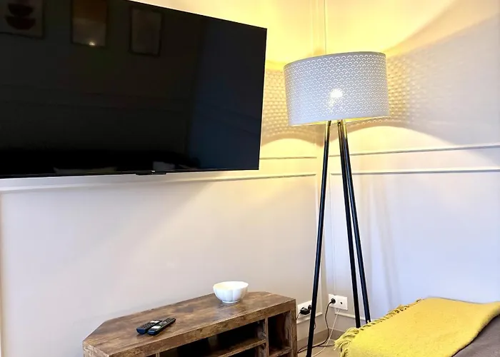 Apartment Chlodna Premium 2-bedroom Apartment, Center *