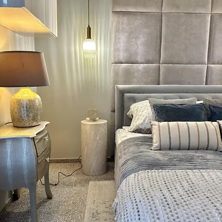 아파트 Chlodna Premium 2-bedroom Apartment, Center