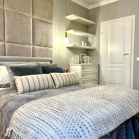 Chlodna Premium 2-bedroom Apartment, Center *