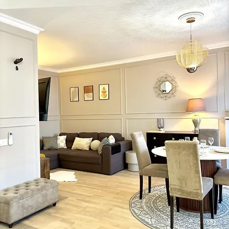 Chlodna Premium 2-bedroom Apartment, Center 아파트