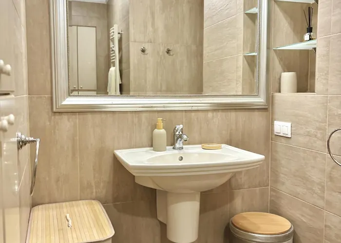 Chlodna Premium 2-bedroom Apartment, Center *