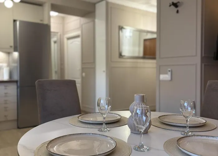 Chlodna Premium 2-bedroom Apartment, Center 바르샤바