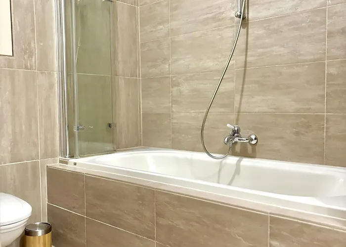 Chlodna Premium 2-bedroom Apartment, Center * 바르샤바