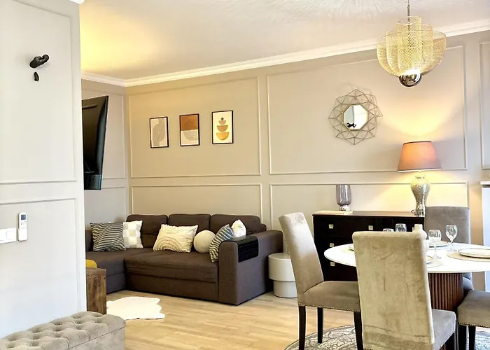 Chlodna Premium 2-bedroom Apartment, Center 아파트