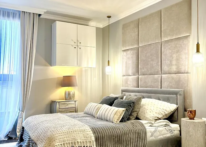 Chlodna Premium 2-bedroom Apartment, Center *