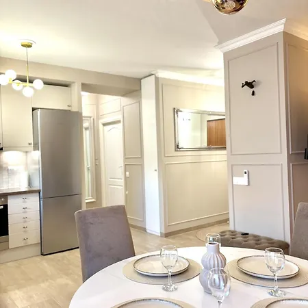 Chlodna Premium 2-bedroom Apartment, Center * Warschau