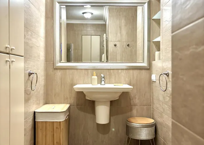 Chlodna Premium 2-bedroom Apartment, Center * 华沙